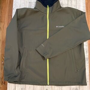 Columbia Omni Shield Men's Green Jacket with Bright Yellow Zipper Mens XL